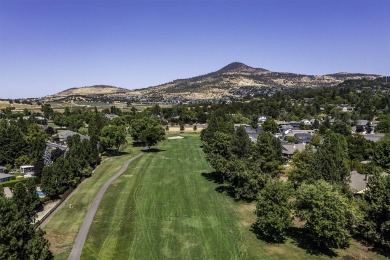 Stunning, contemporary single level 3 bed, 3 bath home perfectly on Rogue Valley Country Club in Oregon - for sale on GolfHomes.com, golf home, golf lot