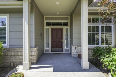 Stunning, contemporary single level 3 bed, 3 bath home perfectly on Rogue Valley Country Club in Oregon - for sale on GolfHomes.com, golf home, golf lot