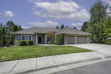 Stunning, contemporary single level 3 bed, 3 bath home perfectly on Rogue Valley Country Club in Oregon - for sale on GolfHomes.com, golf home, golf lot