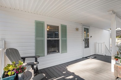 Beautiful 3-bedroom, 2 bath home nestled in the wonderful on Indian Wells Golf Course in South Carolina - for sale on GolfHomes.com, golf home, golf lot