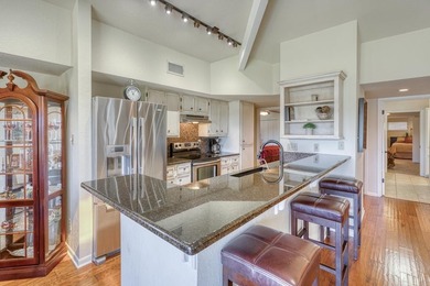 Townhome for sale in Horseshoe Bay West. Just a golf cart ride on Apple Rock Golf Course - Horseshoe Bay in Texas - for sale on GolfHomes.com, golf home, golf lot