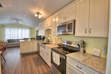 WELCOME TO YOUR FLORIDA RETIREMENT OASIS OR FULL-TIME LIVING on Southern Dunes Golf and Country Club in Florida - for sale on GolfHomes.com, golf home, golf lot