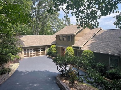 This beautiful 5BDRM/3FB/2HB Country-Traditional home enjoys an on Big Canoe Golf Club - Cherokee in Georgia - for sale on GolfHomes.com, golf home, golf lot