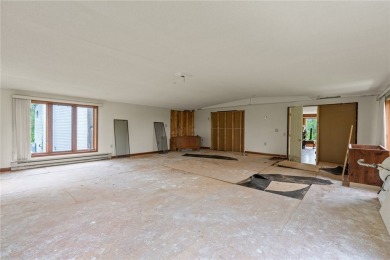 RARE 3-unit on a golf course! Recently renovated and full of on Greenview Country Club - Greenview in New York - for sale on GolfHomes.com, golf home, golf lot