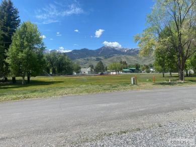 Attractive home in a great location in Mackay, ID. This charming on River Park Golf Course and RV Pk in Idaho - for sale on GolfHomes.com, golf home, golf lot