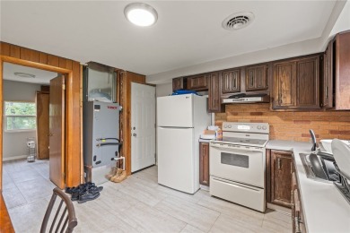 RARE 3-unit on a golf course! Recently renovated and full of on Greenview Country Club - Greenview in New York - for sale on GolfHomes.com, golf home, golf lot