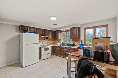 RARE 3-unit on a golf course! Recently renovated and full of on Greenview Country Club - Greenview in New York - for sale on GolfHomes.com, golf home, golf lot