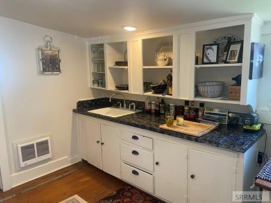 Attractive home in a great location in Mackay, ID. This charming on River Park Golf Course and RV Pk in Idaho - for sale on GolfHomes.com, golf home, golf lot