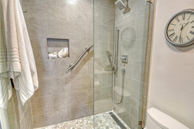 Rarely available and beautifully renovated 11th floor Penthouse on Links on Longboat Golf Club in Florida - for sale on GolfHomes.com, golf home, golf lot