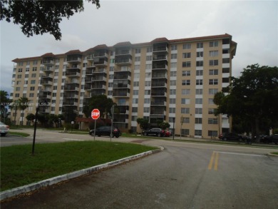 Must-see condo in Inverrary at a great price! AND LOCATION  2/2 on Inverrary Country Club in Florida - for sale on GolfHomes.com, golf home, golf lot