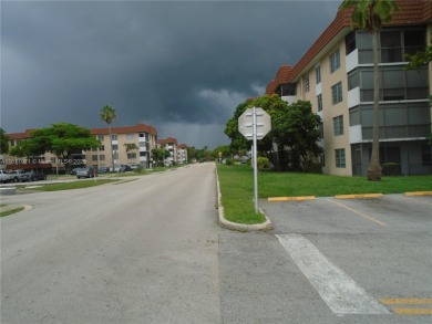 Must-see condo in Inverrary at a great price! AND LOCATION  2/2 on Inverrary Country Club in Florida - for sale on GolfHomes.com, golf home, golf lot