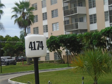 Must-see condo in Inverrary at a great price! AND LOCATION  2/2 on Inverrary Country Club in Florida - for sale on GolfHomes.com, golf home, golf lot