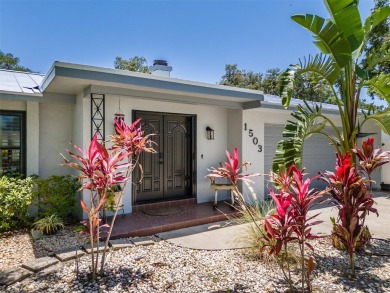 Under contract-accepting backup offers. Must-See Dunedin Pool on The Dunedin Country Club in Florida - for sale on GolfHomes.com, golf home, golf lot