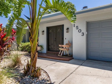 Under contract-accepting backup offers. Must-See Dunedin Pool on The Dunedin Country Club in Florida - for sale on GolfHomes.com, golf home, golf lot
