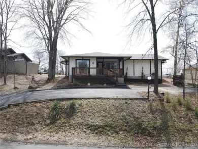 Come live on one of the friendliest fairways at the Lake!  The on The Oaks Golf Course in Missouri - for sale on GolfHomes.com, golf home, golf lot