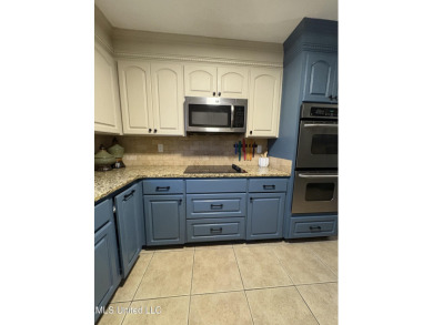 Beautifully updated 4 bedroom home is walking distance to the on Castlewoods Golf Club in Mississippi - for sale on GolfHomes.com, golf home, golf lot