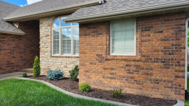 Beautiful one level all brick house in Southwest Springfield! on Rivercut Golf Course in Missouri - for sale on GolfHomes.com, golf home, golf lot