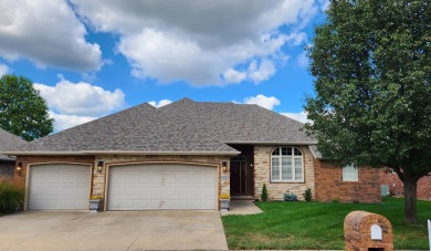 Beautiful one level all brick house in Southwest Springfield! on Rivercut Golf Course in Missouri - for sale on GolfHomes.com, golf home, golf lot