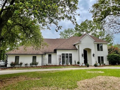 Freshly painted brick 4 BR 3.5 Bath home featuring Stunning on Southern Trace Country Club in Louisiana - for sale on GolfHomes.com, golf home, golf lot