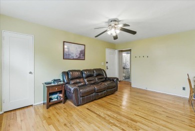 Welcome to this corner one-bedroom upper unit in the Clearview on Clearview Park Golf Course in New York - for sale on GolfHomes.com, golf home, golf lot