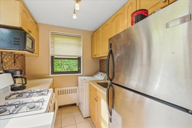 Welcome to this corner one-bedroom upper unit in the Clearview on Clearview Park Golf Course in New York - for sale on GolfHomes.com, golf home, golf lot