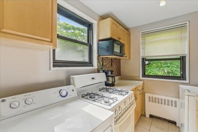 Welcome to this corner one-bedroom upper unit in the Clearview on Clearview Park Golf Course in New York - for sale on GolfHomes.com, golf home, golf lot