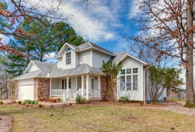 You'll enjoy this Holiday Island getaway on the 19-hole golf on Holiday Island Golf Course in Arkansas - for sale on GolfHomes.com, golf home, golf lot