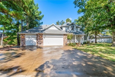 You'll enjoy this Holiday Island getaway on the 19-hole golf on Holiday Island Golf Course in Arkansas - for sale on GolfHomes.com, golf home, golf lot