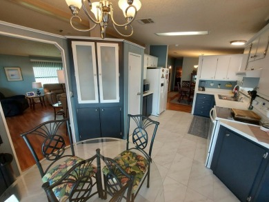 This Charming 2 Bedroom 2 Bath is Move In Ready and comes on Lakes at Leesburg Golf Course in Florida - for sale on GolfHomes.com, golf home, golf lot