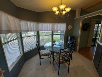 This Charming 2 Bedroom 2 Bath is Move In Ready and comes on Lakes at Leesburg Golf Course in Florida - for sale on GolfHomes.com, golf home, golf lot