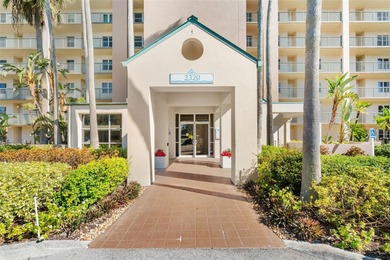 Must see updated 2/2 condo with luxury vinyl planking thru out on Terra Ceia Golf and Country Club in Florida - for sale on GolfHomes.com, golf home, golf lot