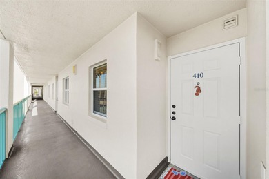 Must see updated 2/2 condo with luxury vinyl planking thru out on Terra Ceia Golf and Country Club in Florida - for sale on GolfHomes.com, golf home, golf lot