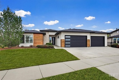 Stunning move-in ready single-level home in Banbury Meadows! on BanBury Golf Club in Idaho - for sale on GolfHomes.com, golf home, golf lot