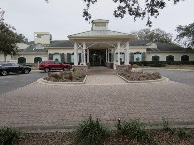 LOCATION IS AN UNDERSTATEMENT!! This 2392 sq. ft. 3 bed, 3 bath on Silverthorn Country Club in Florida - for sale on GolfHomes.com, golf home, golf lot