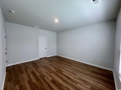 Welcome to this beautiful 3 bedroom 2 full bathroom home in the on Wicked Stick Golf Club in South Carolina - for sale on GolfHomes.com, golf home, golf lot
