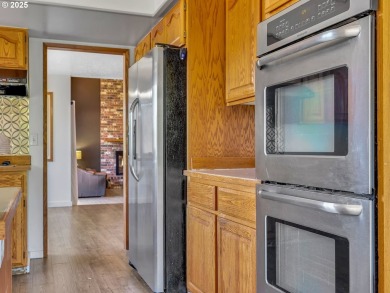 Located in Country Club Estates neighborhood--just minutes from on Astoria Golf and Country Club in Oregon - for sale on GolfHomes.com, golf home, golf lot
