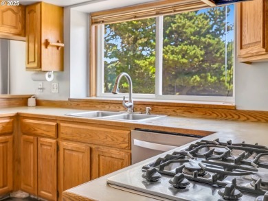 Located in Country Club Estates neighborhood--just minutes from on Astoria Golf and Country Club in Oregon - for sale on GolfHomes.com, golf home, golf lot