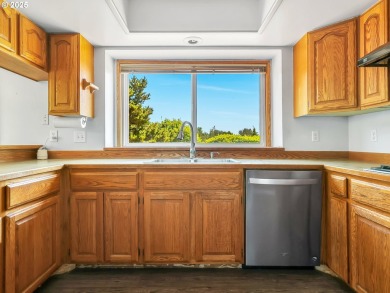 Located in Country Club Estates neighborhood--just minutes from on Astoria Golf and Country Club in Oregon - for sale on GolfHomes.com, golf home, golf lot