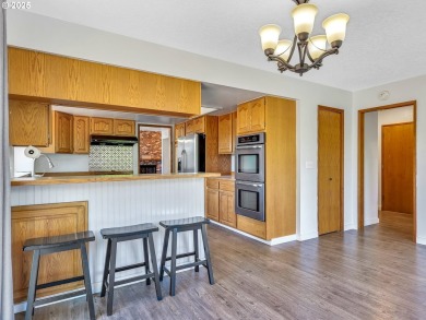 Located in Country Club Estates neighborhood--just minutes from on Astoria Golf and Country Club in Oregon - for sale on GolfHomes.com, golf home, golf lot