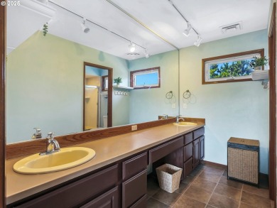 Located in Country Club Estates neighborhood--just minutes from on Astoria Golf and Country Club in Oregon - for sale on GolfHomes.com, golf home, golf lot