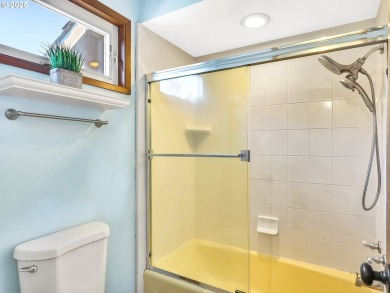 Located in Country Club Estates neighborhood--just minutes from on Astoria Golf and Country Club in Oregon - for sale on GolfHomes.com, golf home, golf lot