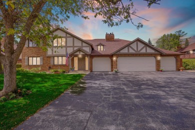 Discover the perfect blend of comfort, style, and modern on Oak Hills Country Club in Illinois - for sale on GolfHomes.com, golf home, golf lot