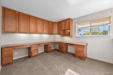 TERRIFIC LOCATION! This END UNIT townhome is located in this on RedTail Golf Club in Illinois - for sale on GolfHomes.com, golf home, golf lot
