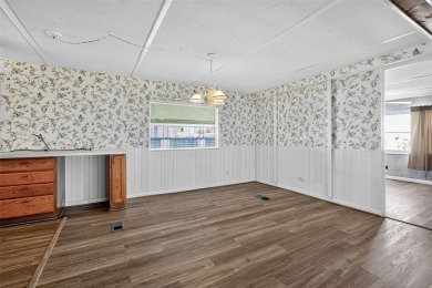 Wonderful and well-maintained mobile home with 3 bedrooms/1.5 on Betmar Acres Golf Club in Florida - for sale on GolfHomes.com, golf home, golf lot