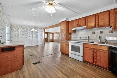 Wonderful and well-maintained mobile home with 3 bedrooms/1.5 on Betmar Acres Golf Club in Florida - for sale on GolfHomes.com, golf home, golf lot