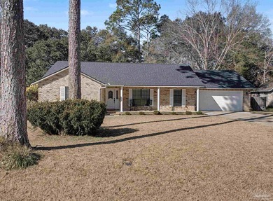 Effective Year Built: 2010! This residence has been completely on Stonebrook Golf Club in Florida - for sale on GolfHomes.com, golf home, golf lot