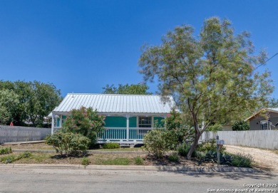 Charming Downtown Uvalde Gem with Rustic Character and Modern on Uvalde Memorial Park Golf Course in Texas - for sale on GolfHomes.com, golf home, golf lot