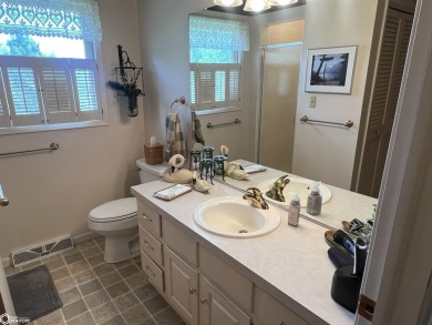 ***72-HOUR CLAUSE***  CONTINUE TO SHOW.  Beautifully designed 4 on Fairfield Golf and Country Club in Iowa - for sale on GolfHomes.com, golf home, golf lot