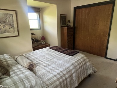***72-HOUR CLAUSE***  CONTINUE TO SHOW.  Beautifully designed 4 on Fairfield Golf and Country Club in Iowa - for sale on GolfHomes.com, golf home, golf lot