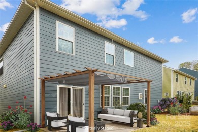 Beautifully maintained 5-bed, 4.5-bath home in Charlotte's The on The Palisades Country Club in North Carolina - for sale on GolfHomes.com, golf home, golf lot